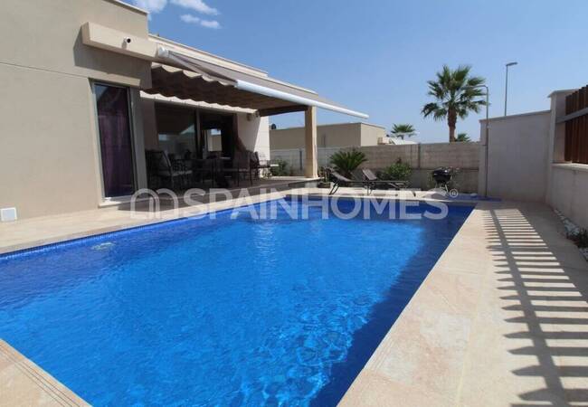 Fully Furnished and Decorated Golf Villa in Orihuela