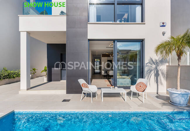 Современные Отдельные Виллы в Ориуэле с Бассейном и Солярием 1