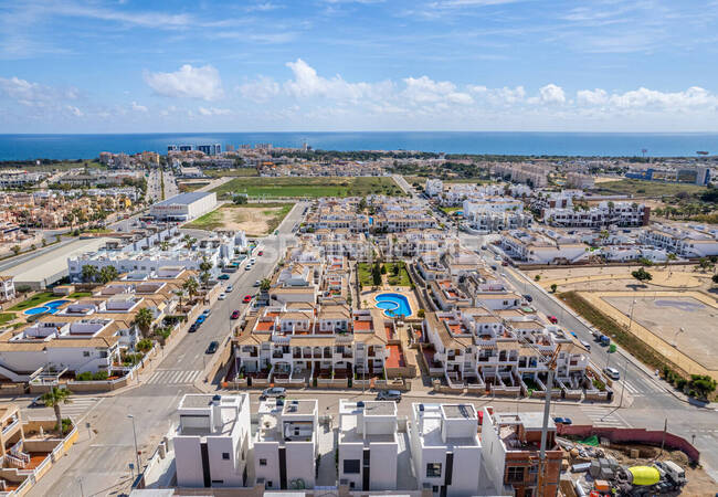 Современные Отдельные Виллы в Ориуэле с Бассейном и Солярием 13