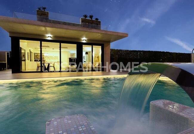 Excellent Villas with a Private Garden and Swimming Pool in Orihuela 1