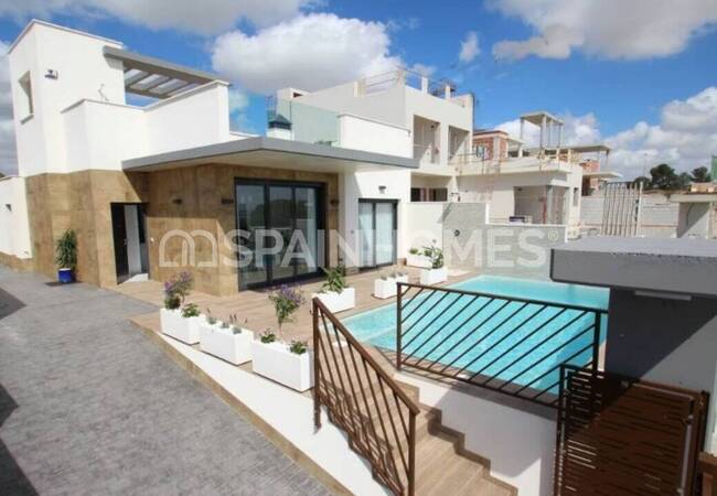 Orihuela’da Yüzme Havuzlu ve Özel Bahçeli Villalar 5