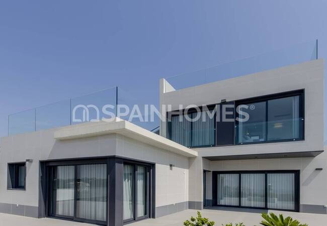 Orihuela’da Yüzme Havuzlu ve Özel Bahçeli Villalar 6