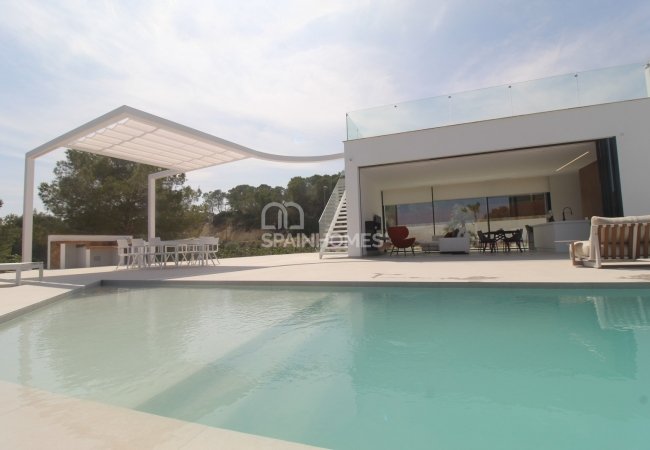 Costa Blanca'da Tam Donanımlı Satışa Hazır Villa 2