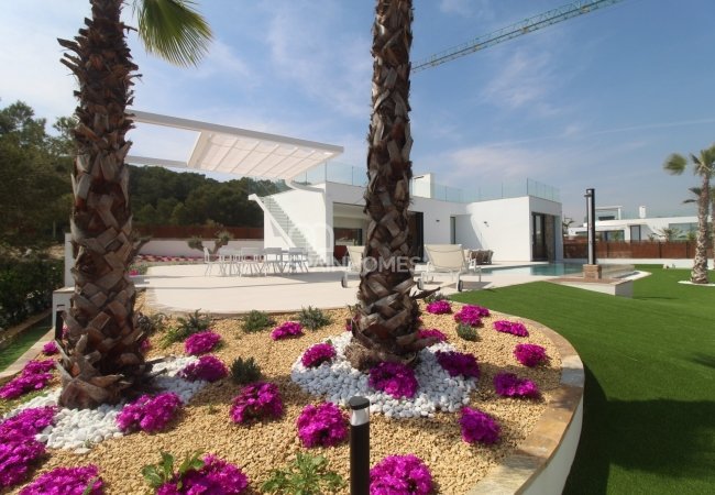 Costa Blanca'da Tam Donanımlı Satışa Hazır Villa 12