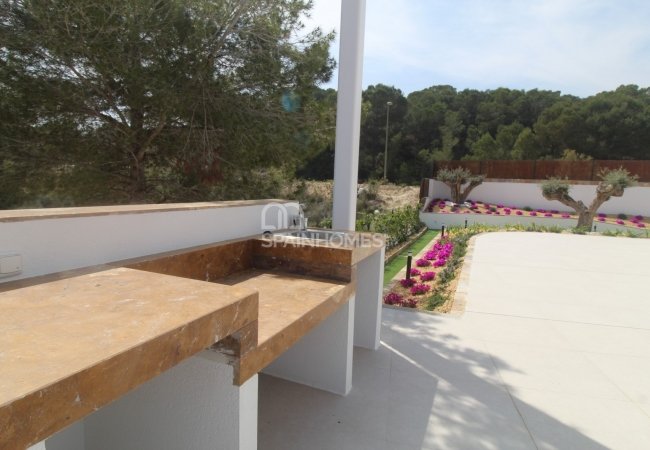 Costa Blanca'da Tam Donanımlı Satışa Hazır Villa 13