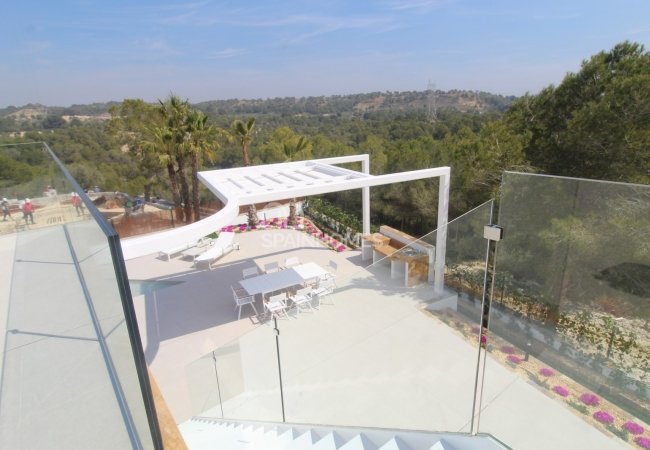 Costa Blanca'da Tam Donanımlı Satışa Hazır Villa 15