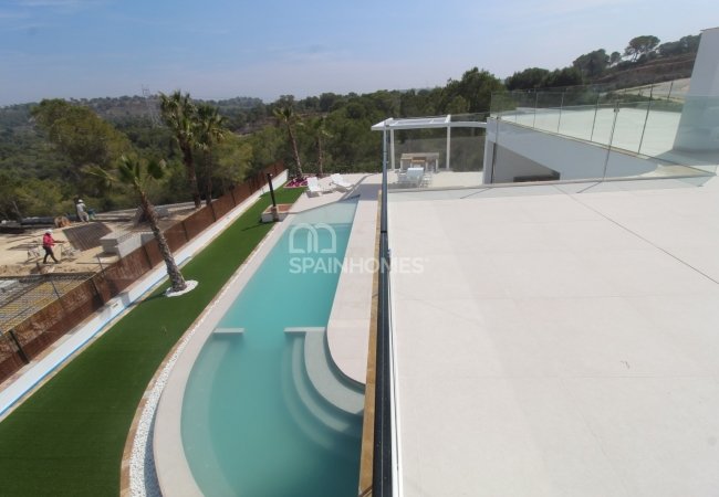 Costa Blanca'da Tam Donanımlı Satışa Hazır Villa 16