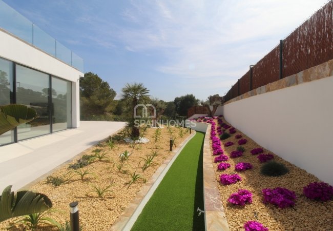 Costa Blanca'da Tam Donanımlı Satışa Hazır Villa 21