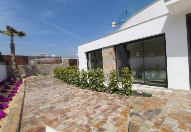 Costa Blanca'da Tam Donanımlı Satışa Hazır Villa 22