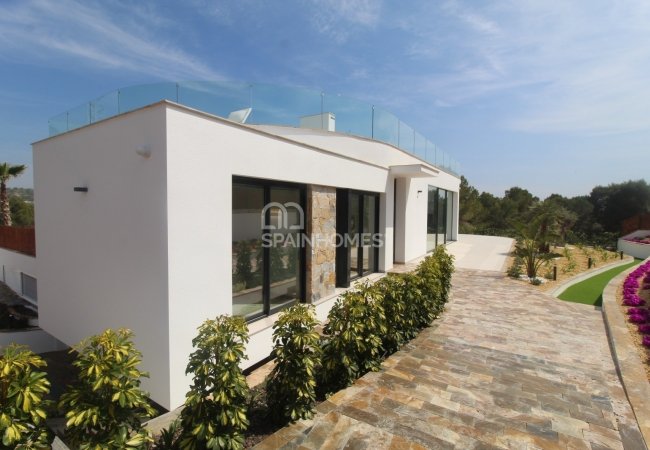 Costa Blanca'da Tam Donanımlı Satışa Hazır Villa 23