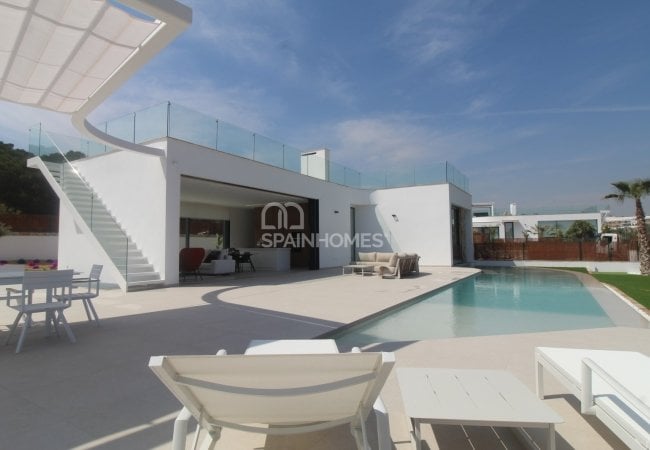 Costa Blanca'da Tam Donanımlı Satışa Hazır Villa 4