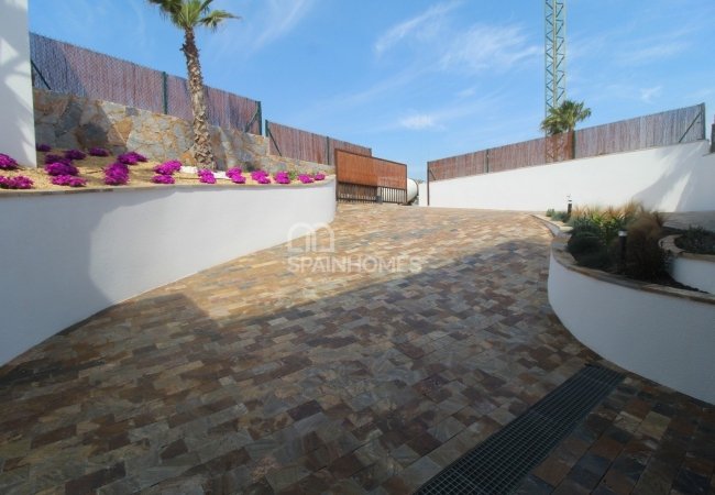 Costa Blanca'da Tam Donanımlı Satışa Hazır Villa 6