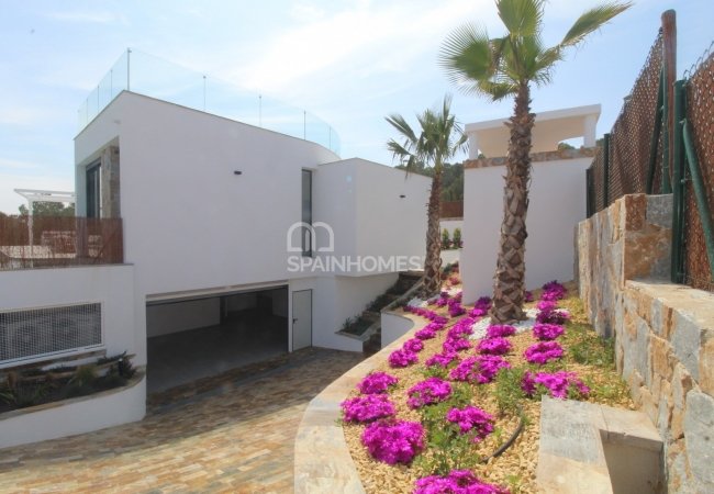 Costa Blanca'da Tam Donanımlı Satışa Hazır Villa 8