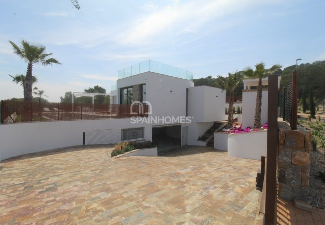 Costa Blanca'da Tam Donanımlı Satışa Hazır Villa 9