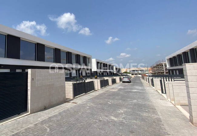 Modernly Designed Duplex Houses in Gran Alacant
