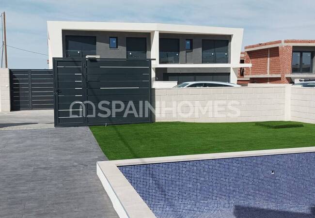 Semi-detached Houses with Private Pool in El Gran Alcant 4