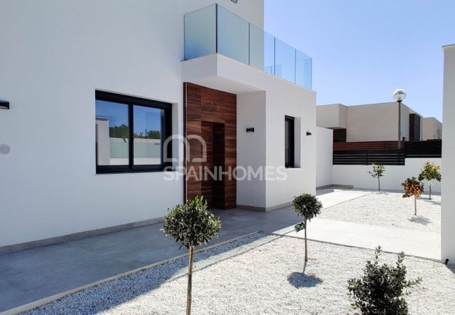 Polop Valencia'da Modern Tasarımlı Aydınlık Villalar