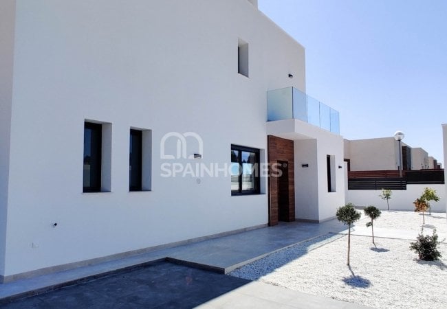 Polop Valencia'da Modern Tasarımlı Aydınlık Villalar