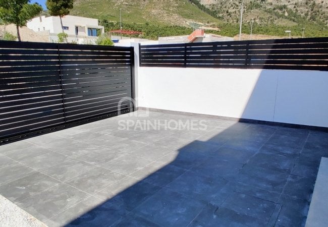 Polop Valencia'da Modern Tasarımlı Aydınlık Villalar