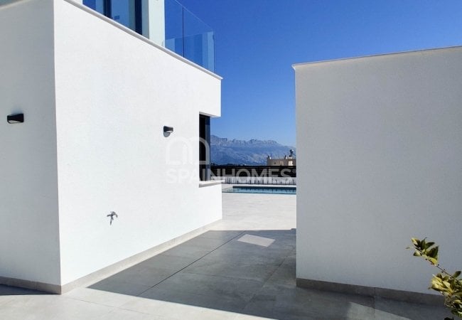 Polop Valencia'da Modern Tasarımlı Aydınlık Villalar