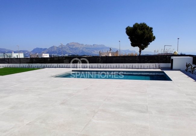 Polop Valencia'da Modern Tasarımlı Aydınlık Villalar