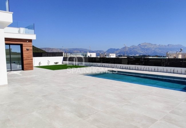 Polop Valencia'da Modern Tasarımlı Aydınlık Villalar