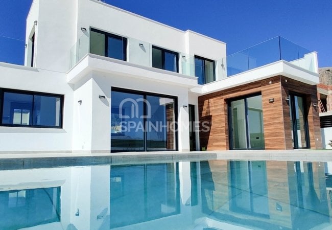 Polop Valencia'da Modern Tasarımlı Aydınlık Villalar