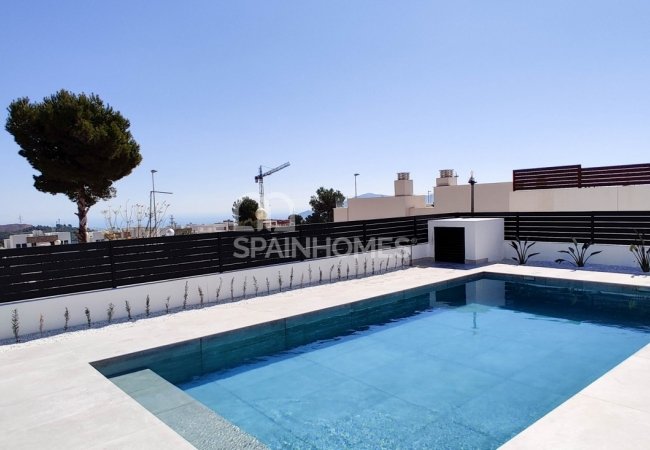 Polop Valencia'da Modern Tasarımlı Aydınlık Villalar