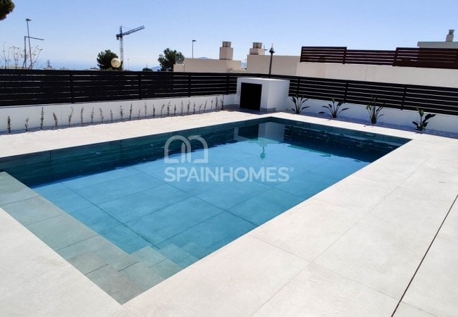 Polop Valencia'da Modern Tasarımlı Aydınlık Villalar