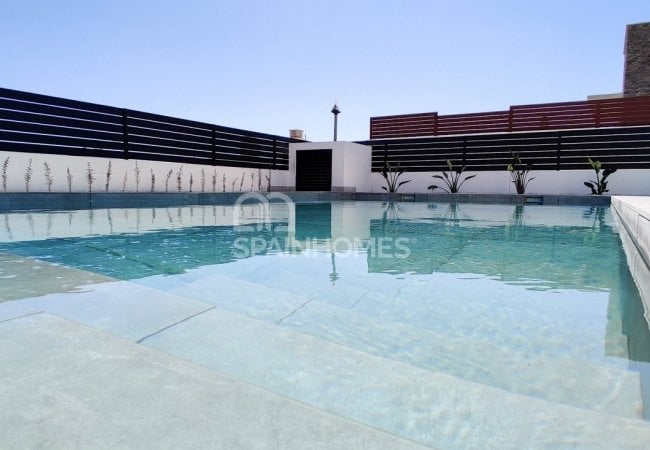 Polop Valencia'da Modern Tasarımlı Aydınlık Villalar