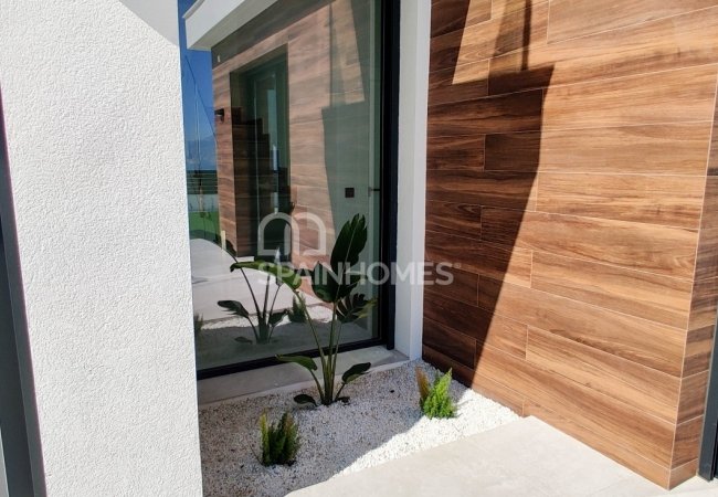 Polop Valencia'da Modern Tasarımlı Aydınlık Villalar