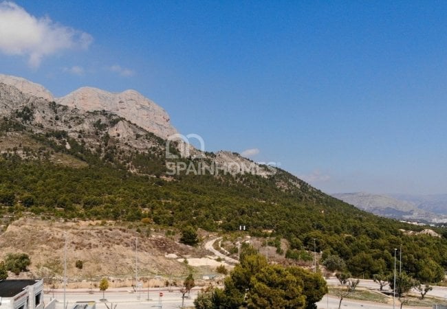 Polop Valencia'da Modern Tasarımlı Aydınlık Villalar