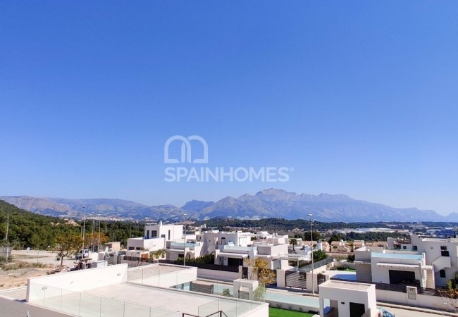 Polop Valencia'da Modern Tasarımlı Aydınlık Villalar
