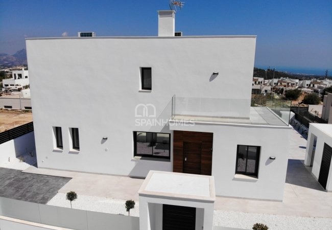 Polop Valencia'da Modern Tasarımlı Aydınlık Villalar