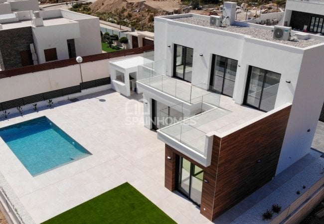 Polop Valencia'da Modern Tasarımlı Aydınlık Villalar