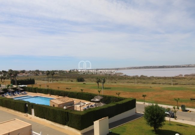 Torrevieja Costa Blanca'da Pembe Göl Yakınında Satılık Ev 2