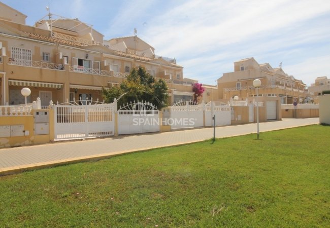 Torrevieja Costa Blanca'da Pembe Göl Yakınında Satılık Ev 11