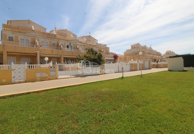 Torrevieja Costa Blanca'da Pembe Göl Yakınında Satılık Ev 3