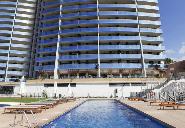 Luxurious 12th Floor Apartment with Sea Views in Benidorm 1