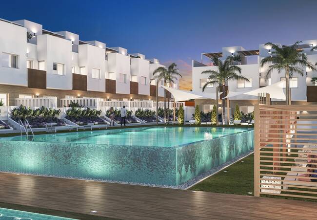 Torrevieja'da Havuzlu Sitede Modern Yarı Müstakil Evler 1