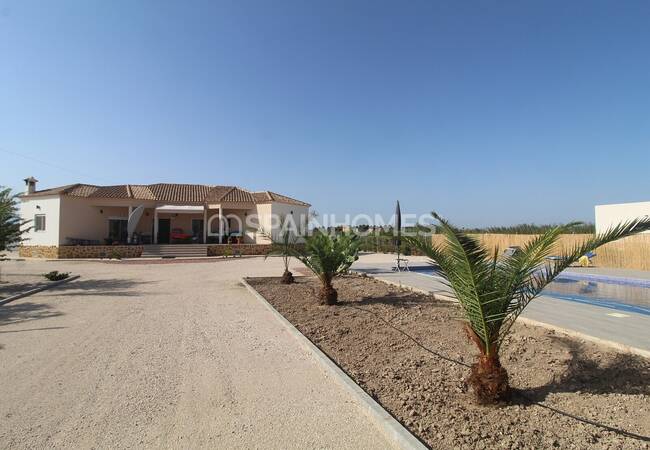 Villa En Perfecto Estado En Una Gran Parcela En Alicante 2