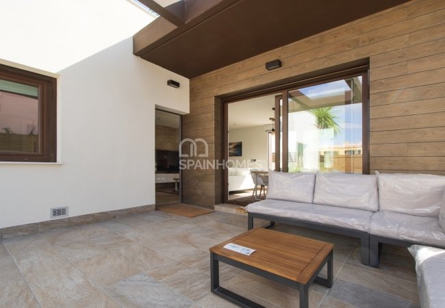 Single Storey Villa with Private Pool in Los Montesinos 10