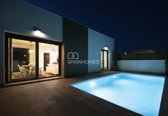 Single Storey Villa with Private Pool in Los Montesinos 11