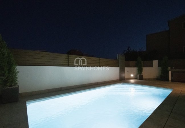 Single Storey Villa with Private Pool in Los Montesinos 12