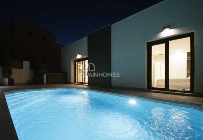 Single Storey Villa with Private Pool in Los Montesinos 13