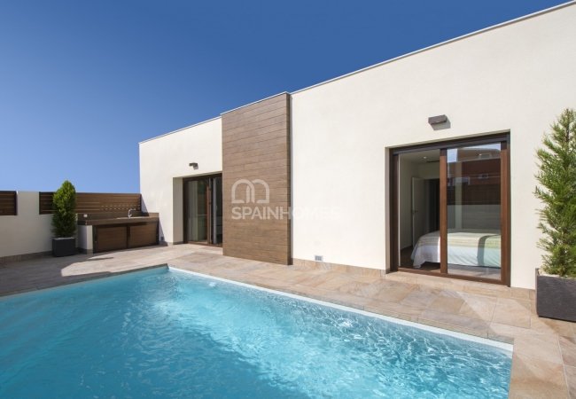 Single Storey Villa with Private Pool in Los Montesinos 3
