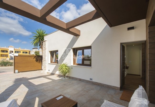 Single Storey Villa with Private Pool in Los Montesinos 8