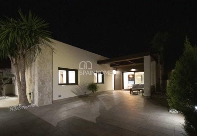 Single Storey Villa with Private Pool in Los Montesinos 9