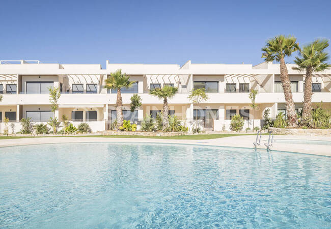 New Apartments in Complex with Swimming Pool in Torrevieja