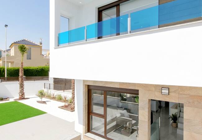 Alicante Torrevieja’da Şık Sitede Modern Yarı Müstakil Villalar 1